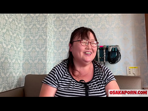 ❤️ Mama japoneză grasă își arată sânii uriași și se bucură de o jucărie sexuală. O mamă asiatică de 51 de ani vorbește despre experiența ei sexuală. Yukiko 1 OSAKAPORN milf grasă. ☑ at us